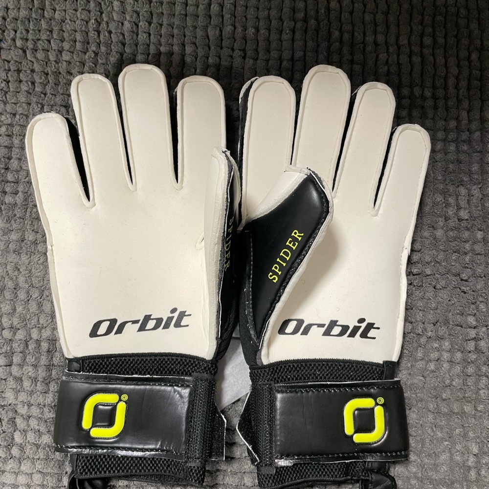Soccer gloves
